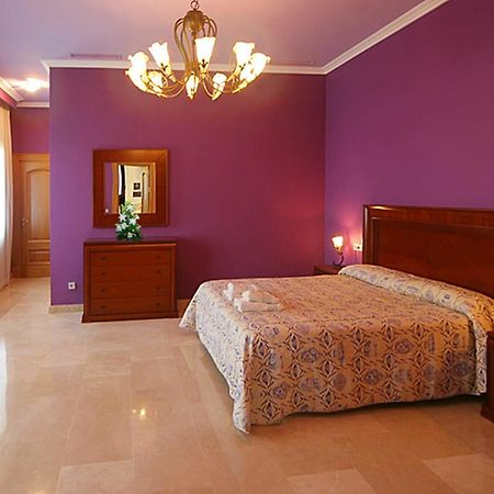 Villa With 4 Bedrooms In Las Lagunas De Mijas, With Wonderful Mountain Eksteriør bilde